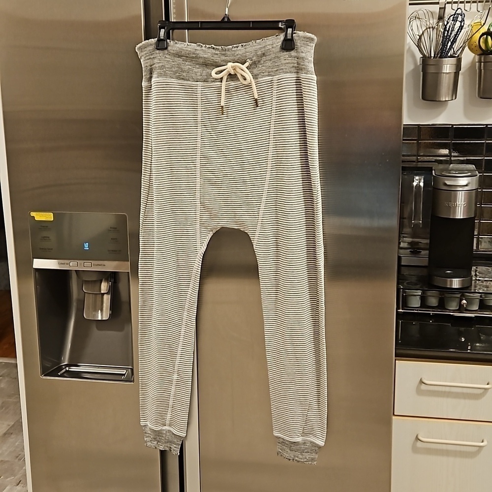 💕THE GREAT💕 The Gym Pant ~ Gray and White Stripes Distressed Size 2 Medium NWT